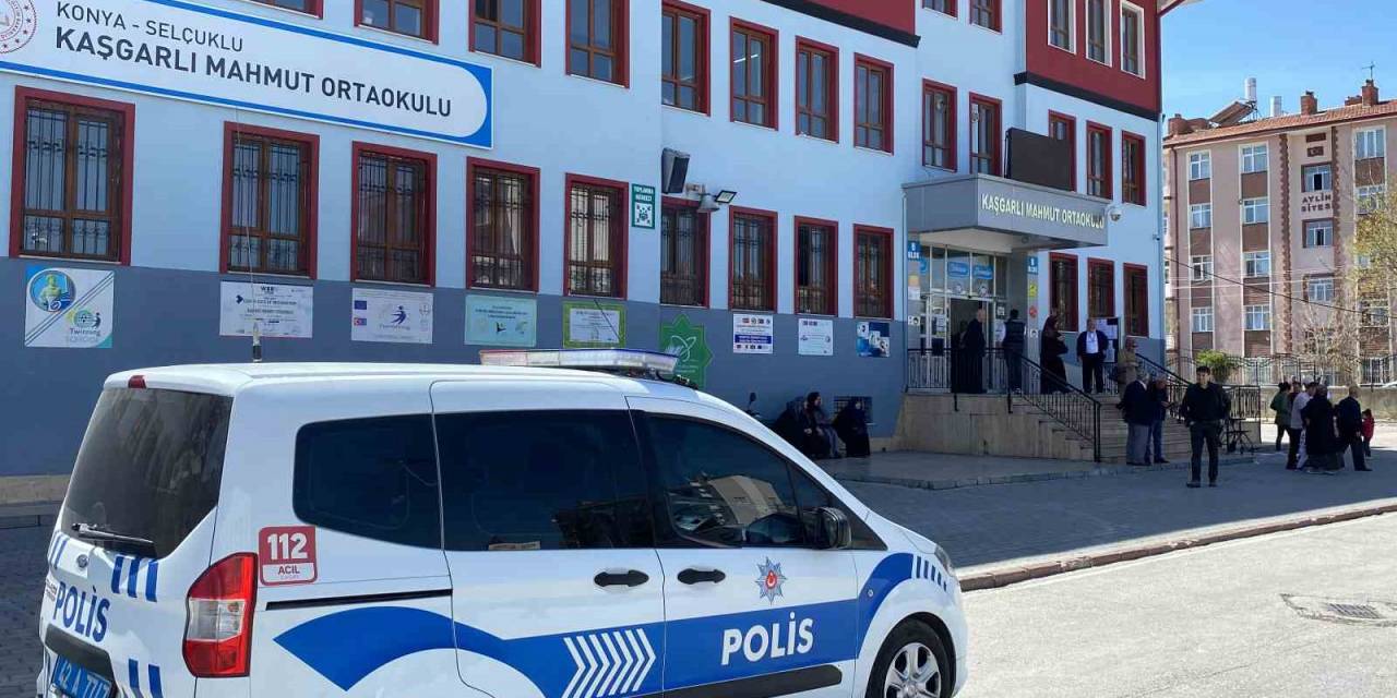 Muhtar Adaylarının Yakınları Okul Bahçesinde Kavga Etti