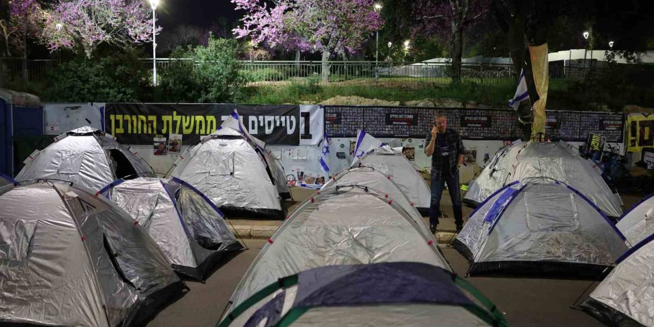 İsrail’de Göstericiler Parlamentonun Önüne 100’den Fazla Çadır Kurdu