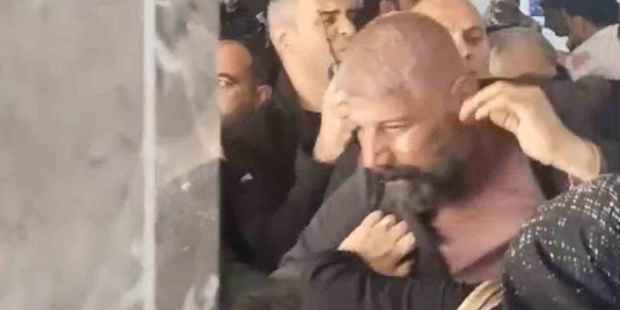 Okul Önündeki Otomobilde Silahlar Bulundu