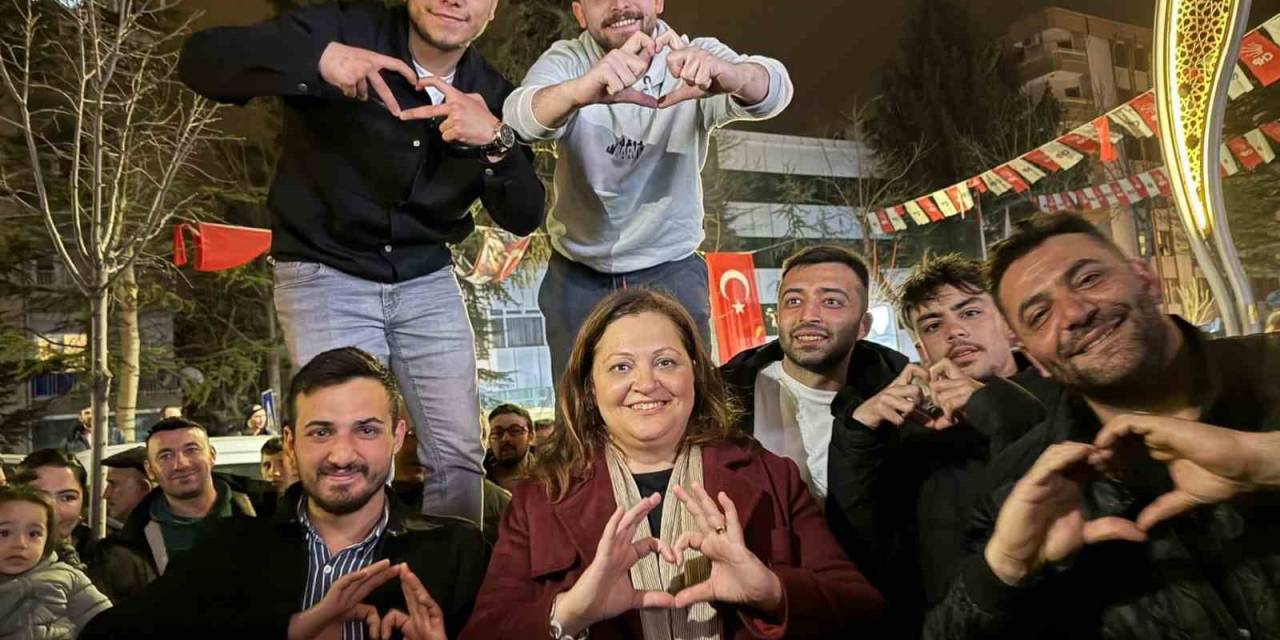 Afyonkarahisar’da Resmi Olmayan Sonuçlara Göre Seçimi Kazanan Burcu Köksal İlk Kadın Belediye Başkanı Oldu