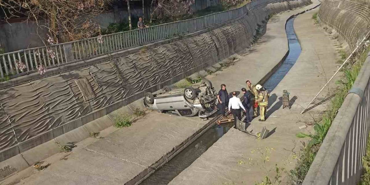 Sultanbeyli’de Araç Dereye Uçtu: 3 Yaralı