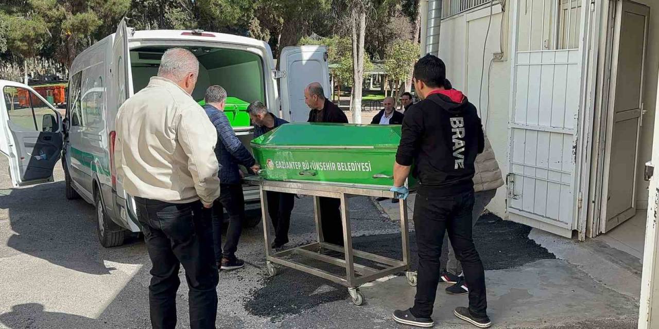 Gaziantep’te Otomobilin Çarptığı Motosikletteki Genç Hayatını Kaybetti