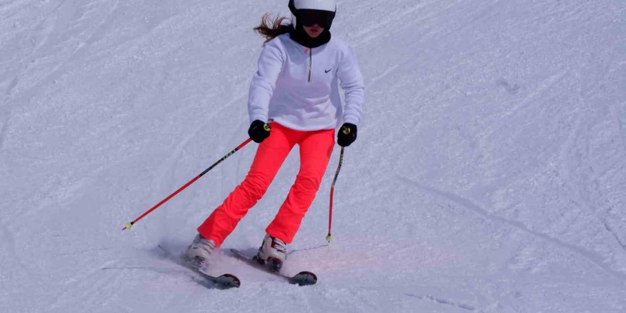 Palandöken’de Kayak Hız Kesmiyor