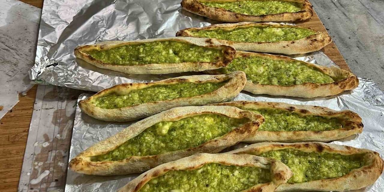 İftar Sofralarının Lezzetli Yiyeceği Fıstıklı Börek