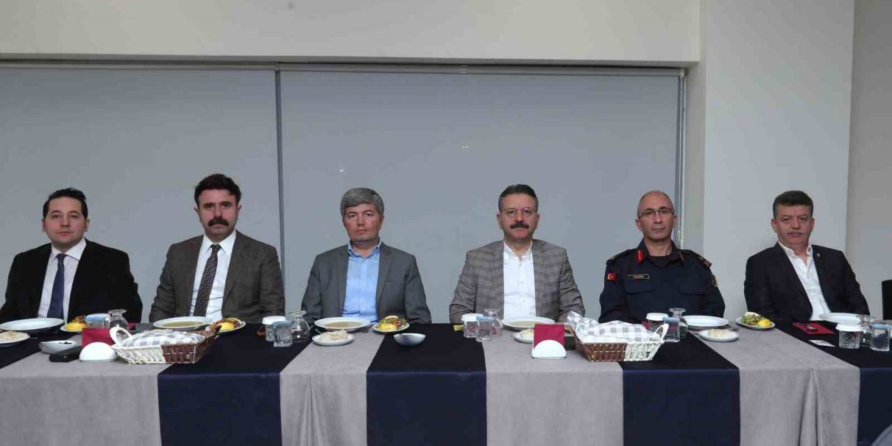 Vali Aksoy Gamer Personeli İle İftar Yaptı