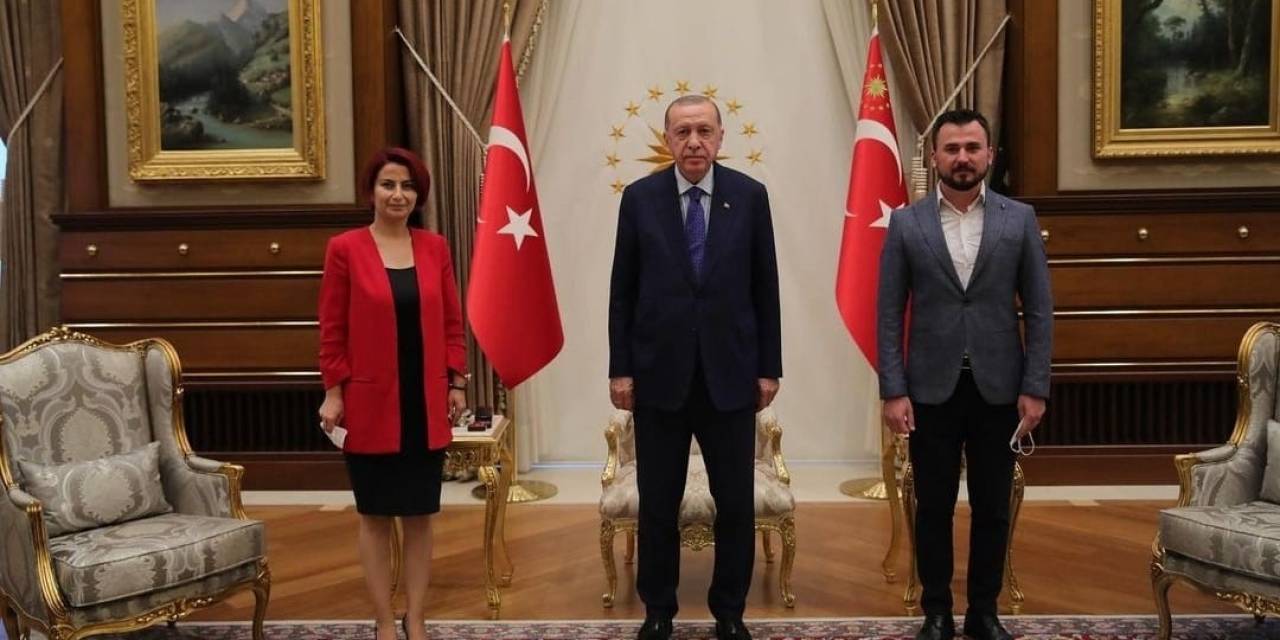 Kendisi İzmir’de, Kocası Da Isparta’da Seçimi Kaybetti