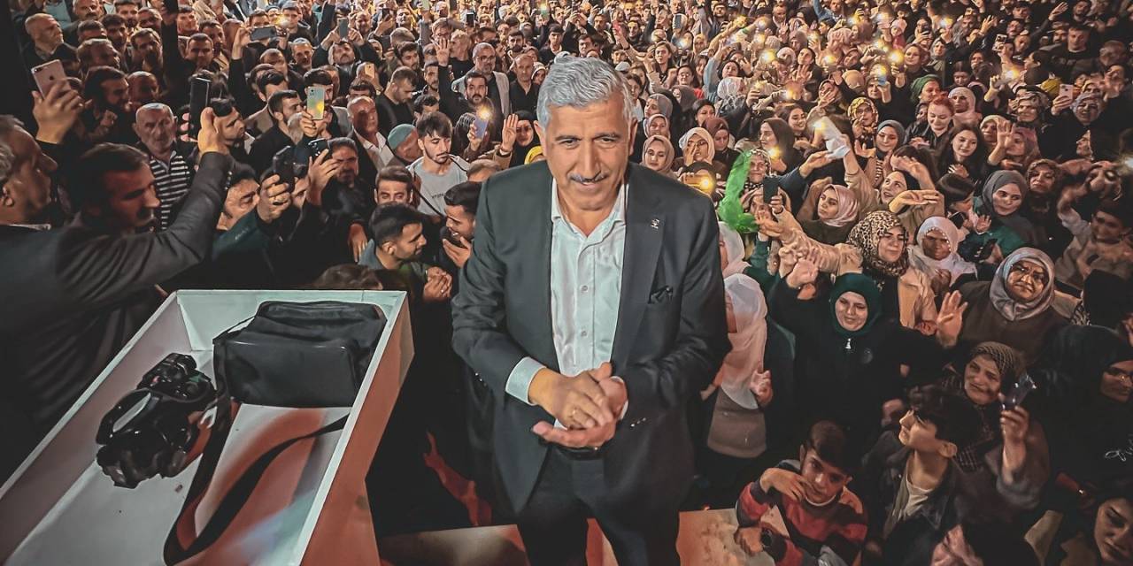 Kahta’da Ak Parti’nin Adayı Mehmet Can Hallaç Belediye Başkanı Seçildi
