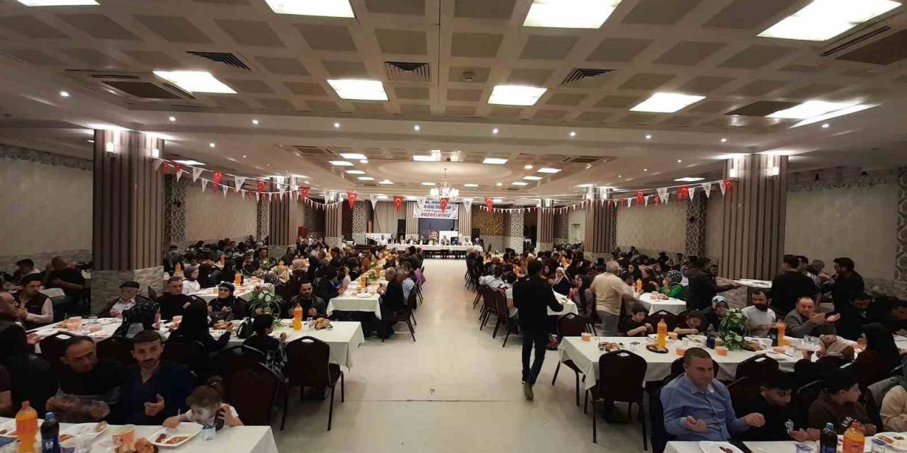 Gurbetteki Hemşehriler Bu İftar Programında Bir Araya Geldi