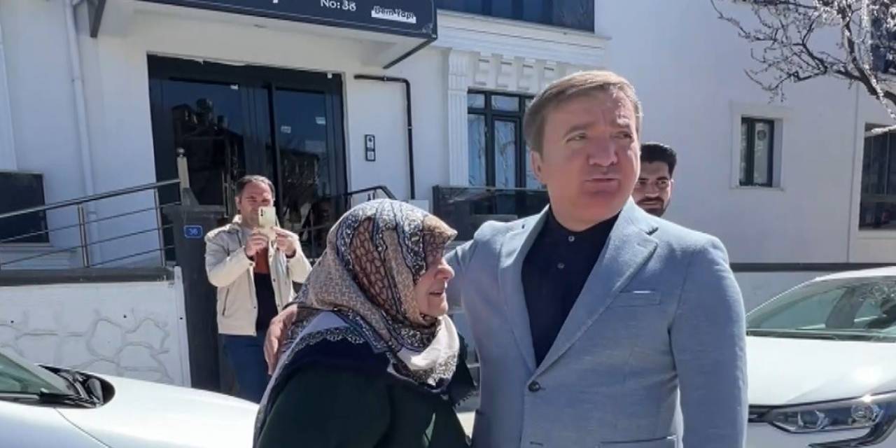 Vali Yaşlı Kadını Gideceği Yere Makam Otosuyla Göndertti, Hayır Duasını Aldı