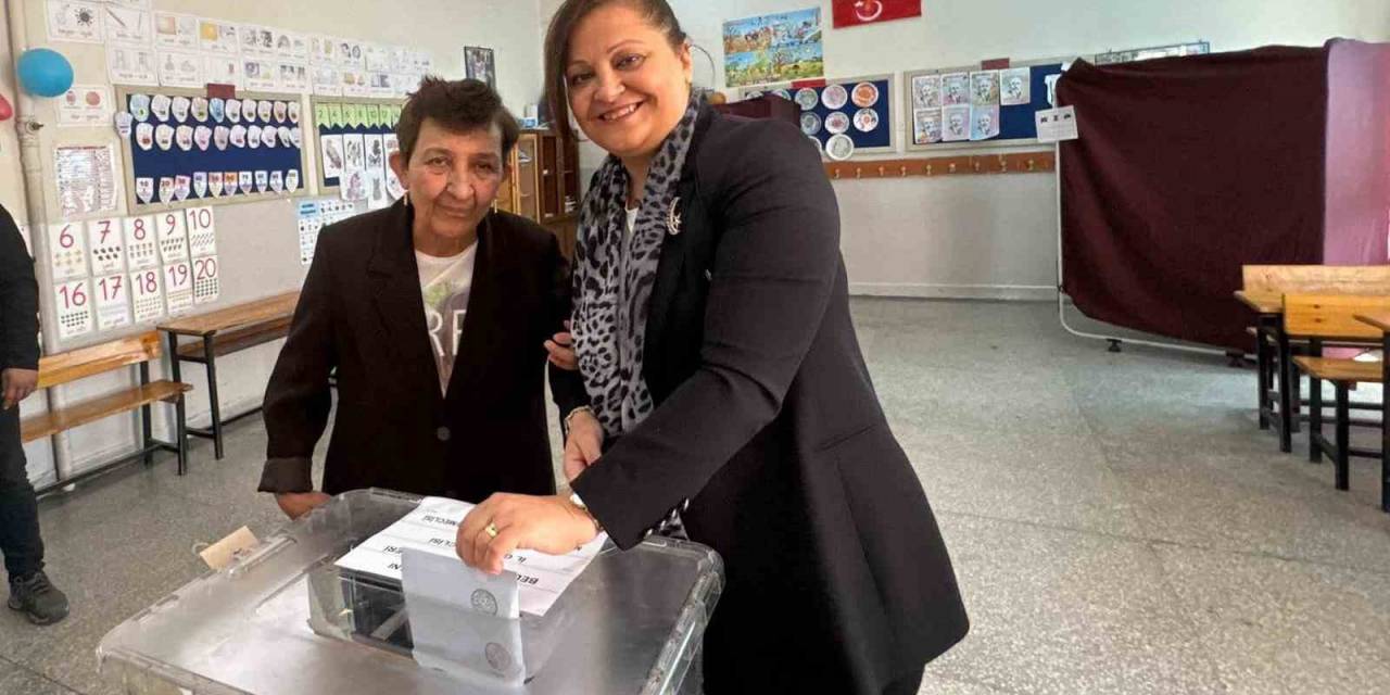 Cumhuriyet Tarihi Boyunca Afyon’un Seçilen İlk Kadın Belediye Başkanı Oldu