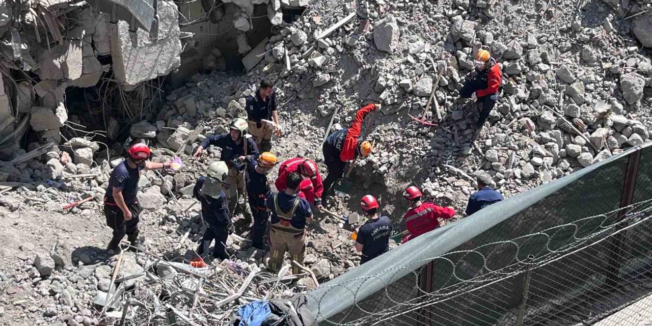 Başkent’te Göçük Altında Kalan İşçi Hayatını Kaybetti