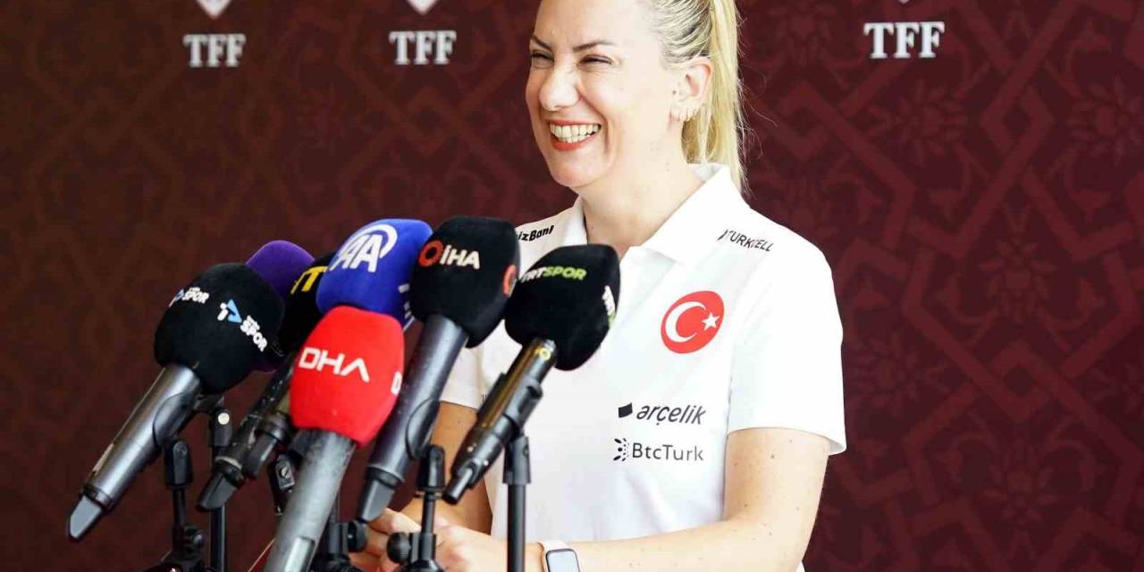 Necla Güngör Kıragası: “Kadın Futbolunun Gelişmesi İçin Özveriyle Çalışan Oyuncularımız Var”