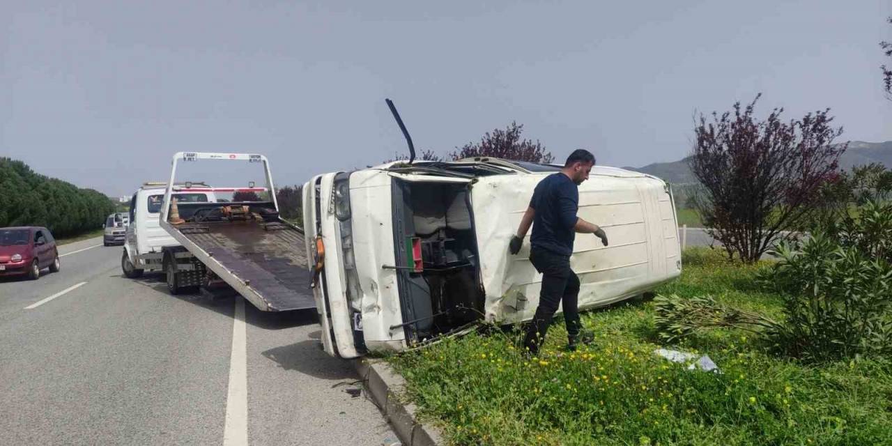 Yalova’da Kontrolden Çıkan Minibüs Takla Attı, 2 Kişi Yaralandı