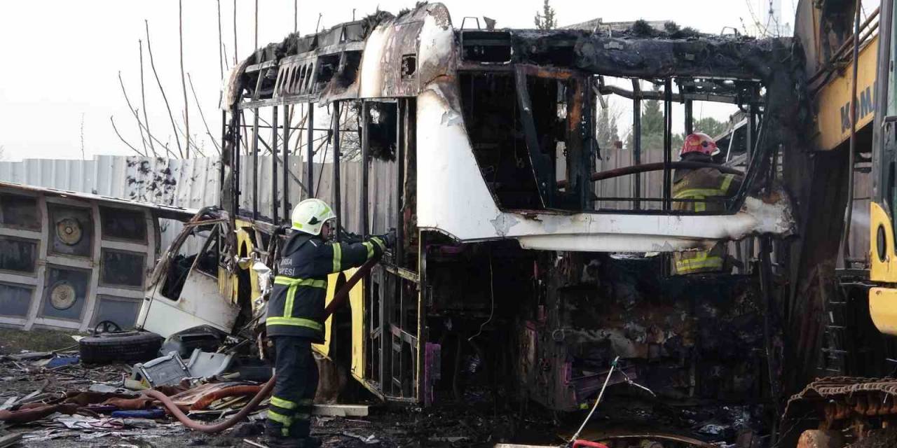 6 Otobüs Alev Alev Yandı, Siyah Dumanlar Şehrin Her Yerinden Görüldü