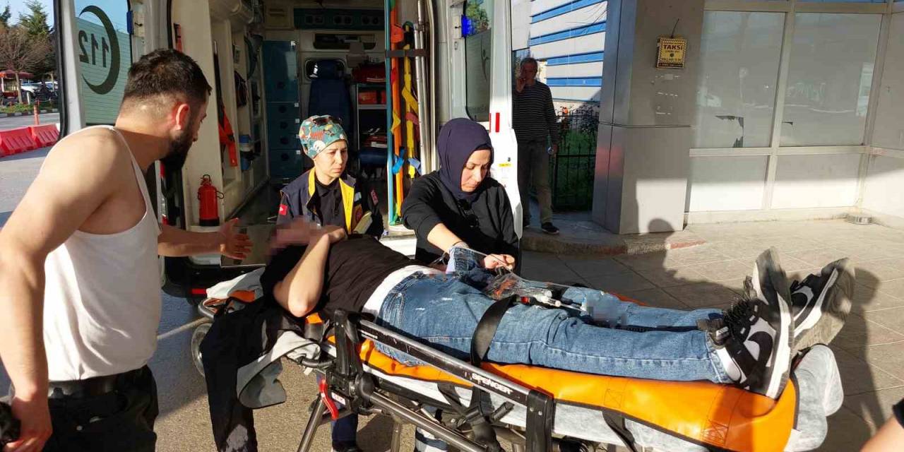 Otobüs Yazıhanesindeki Köpek Kavgasında 17 Yaşındaki Çocuk Bıçaklandı