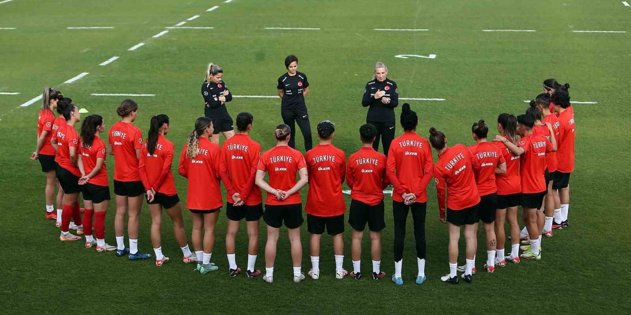 A Milli Kadın Futbol Takımı, Hazırlıklarını Sürdürdü