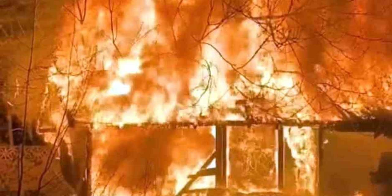 Sakarya’da Baraka Alev Topuna Döndü: Mahalleli Sokağa Döküldü