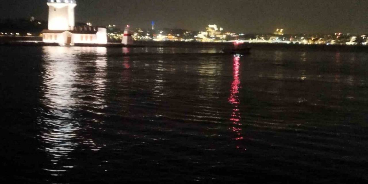 Üsküdar’da Denize Atlayan Adam Yüzerek Gözden Kayboldu