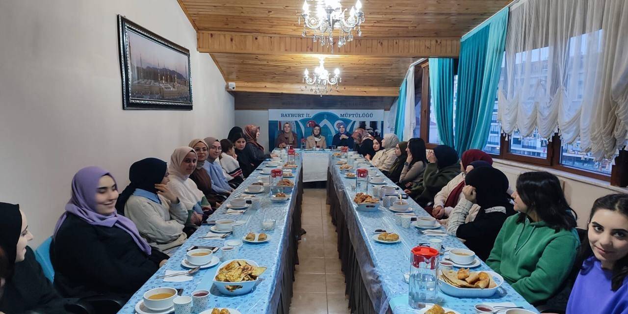 Bayburt Müftülüğü Üniversite Öğrencilerini İftarda Ağırladı