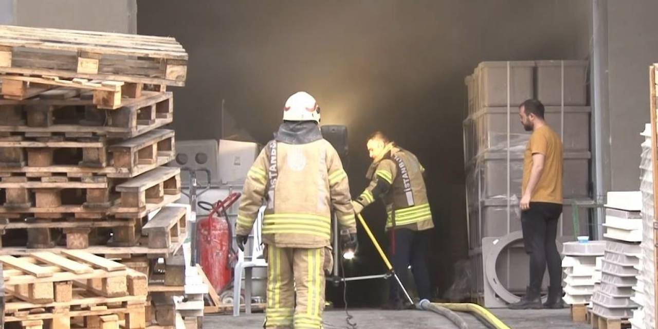 Beylikdüzü’nde Fabrikada Korkutan Yangın