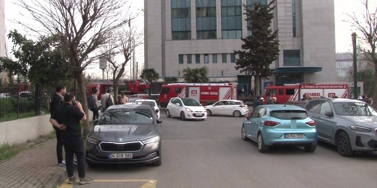Kadıköy’de Lüks Plazada Yangın: Çalışanlar Tahliye Edildi