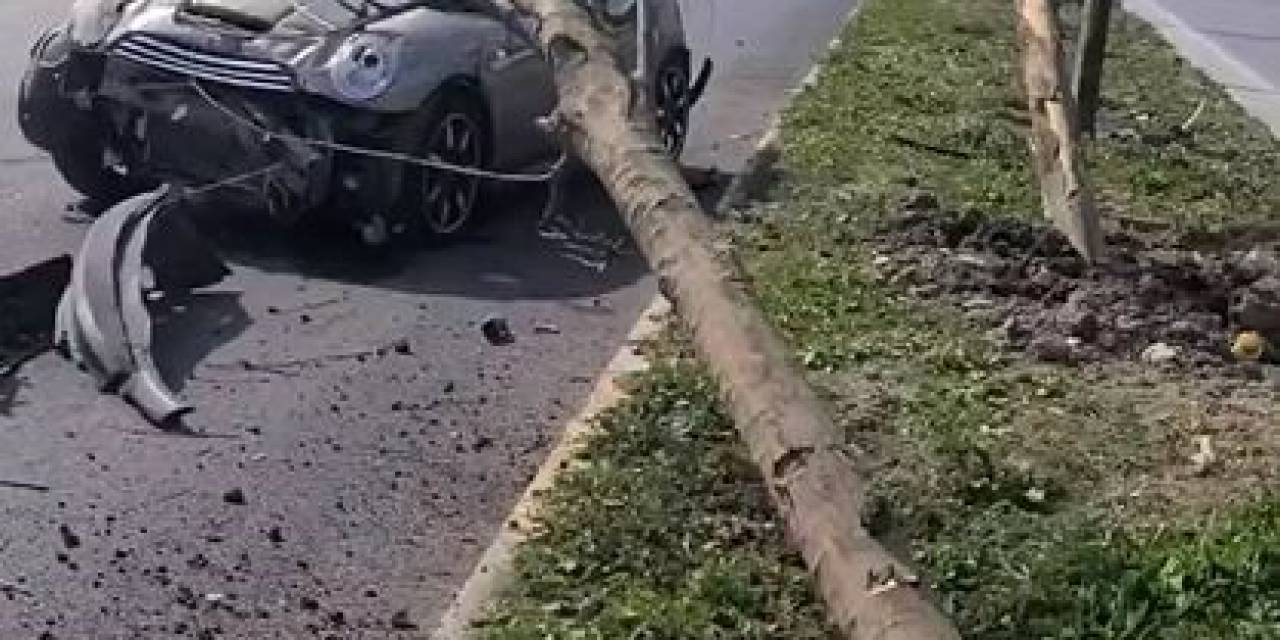 Refüje Çarpan Otomobil Takla Atarak Ters Yöne Uçup Otomobile Çarptı