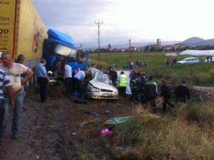 Oflu aile Amasya'da kaza geçirdi 4 Ölü