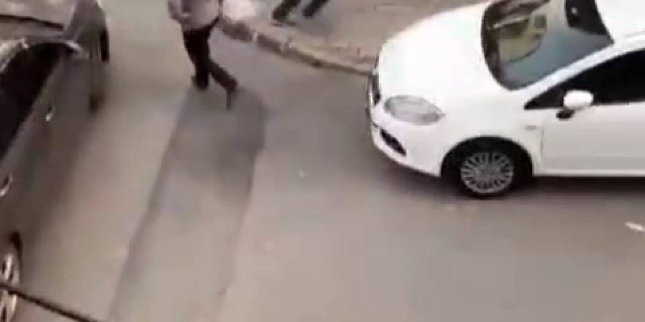 İstanbul’un Göbeğinde Film Sahnelerini Aratmayan Çatışma Anı Kamerada: 1 Ağır Yaralı