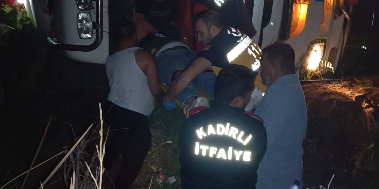 Canlı Tavuk Yüklü Tır Devrildi Yüzlerce Tavuk Telef Oldu