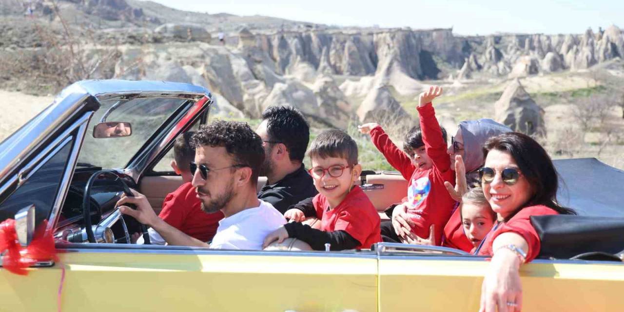 Otizmli Çocuklar Klasik Arabalar İle Kapadokya Turu Yaptı
