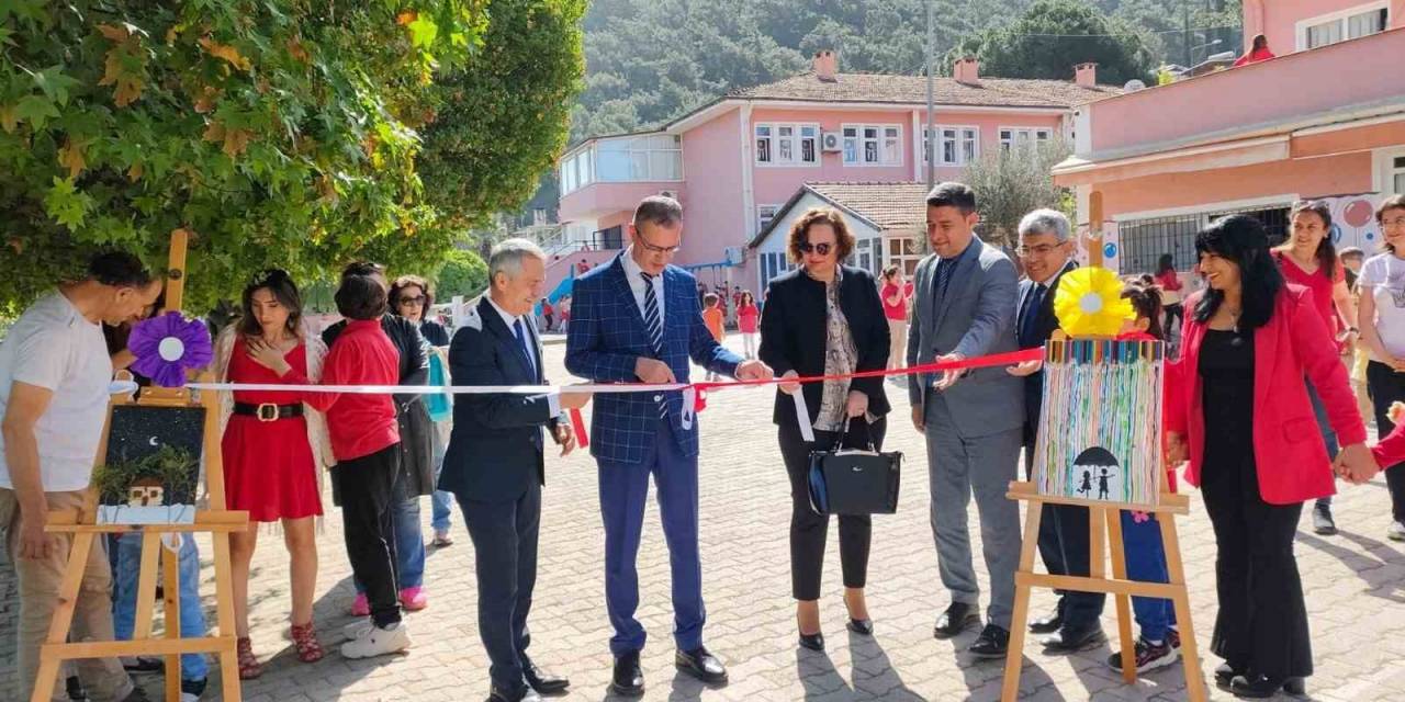 “Otizm Farkındalık” Resim Sergisi Açıldı