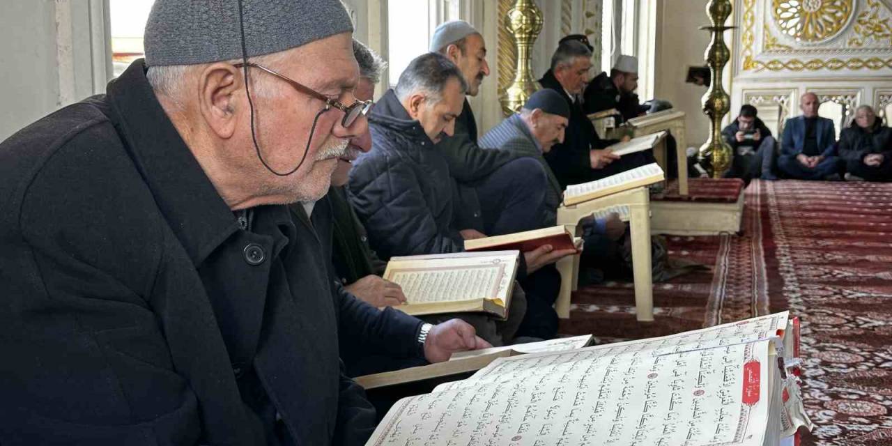 Yüksekova’da Mukabele Geleneği Yaşatılıyor