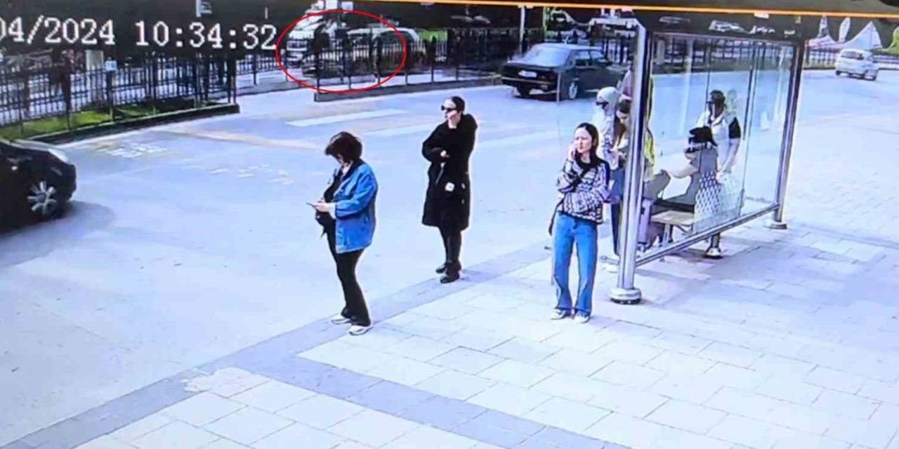 Yaya Geçidinde Korkunç Kaza, Genç Kadın Metrelerce Savruldu: O Anlar Kamerada