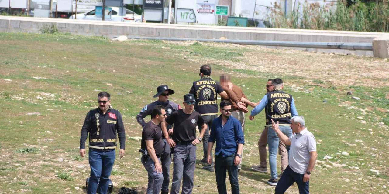 Eski Eşi Hakkında Dedikodu Yaptığını İddia Ettiği Akrabasını Sırtından Vurarak Öldürdü