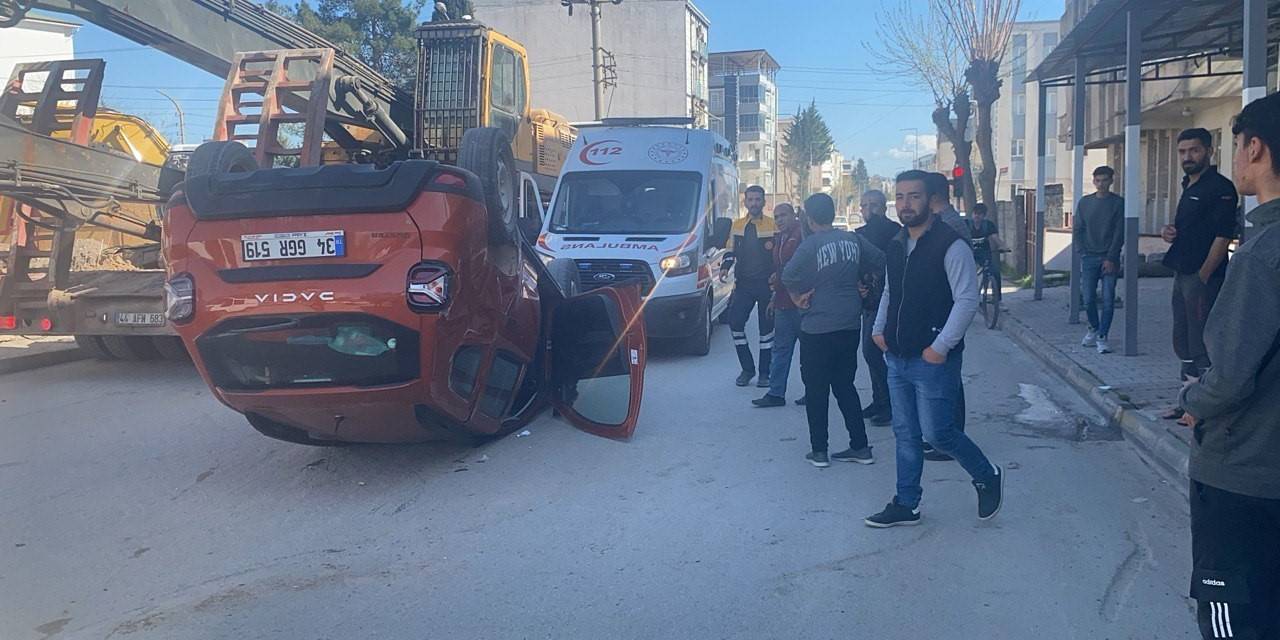 İki Otomobil Çarpıştı: 2 Yaralı