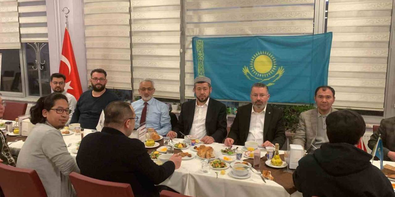 Rektör Kırışık Kazakistanlı Öğrencilerle Bir Araya Geldi