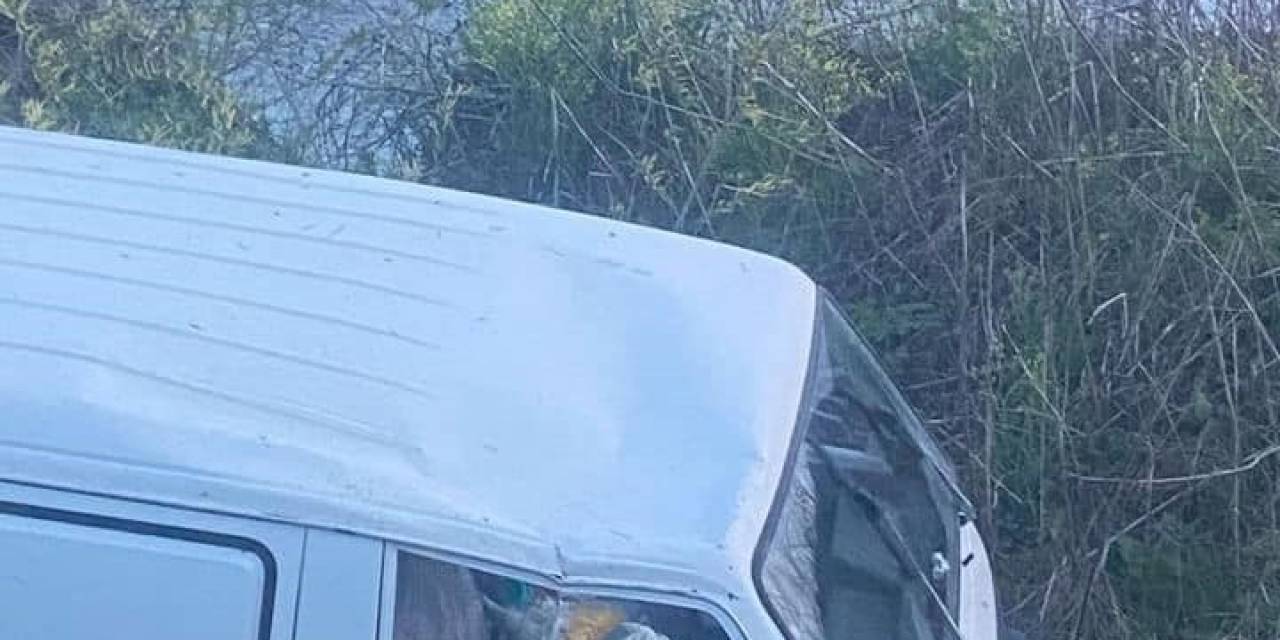 Arı Kovanı Yüklü Minibüs Kaza Yaptı, Kaza Yerine Kimse Yaklaşamadı