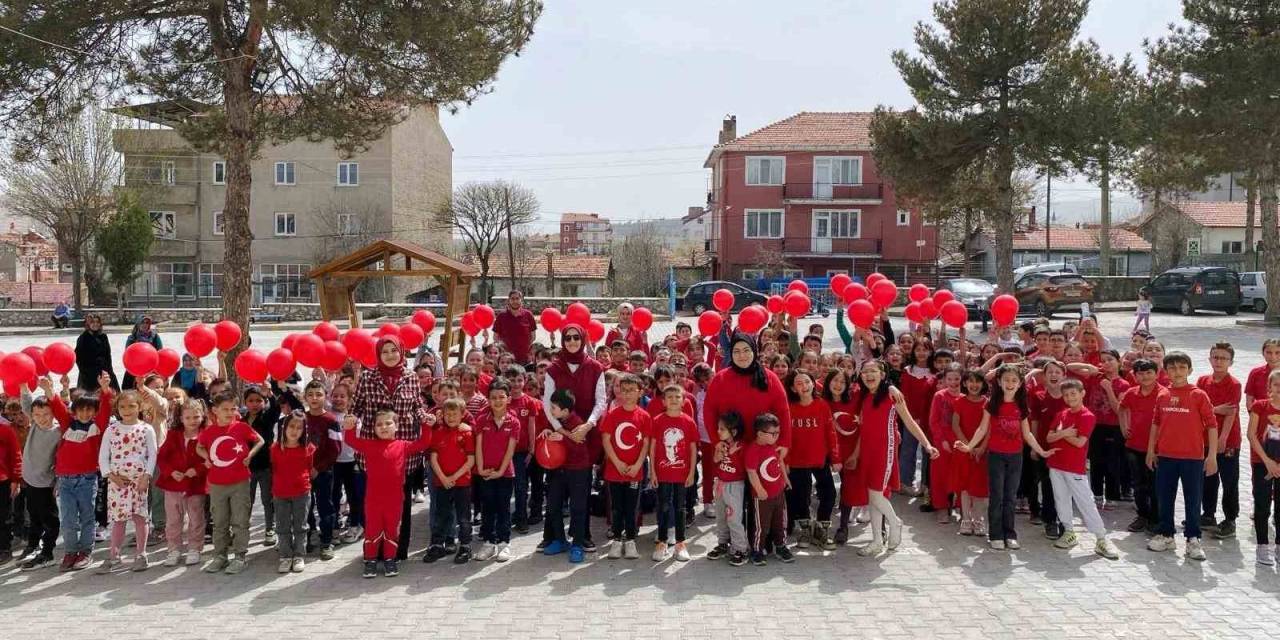 Hisarcık Cumhuriyet İlkokulunda “Otizme Kırmızı Işık Yak” Etkinliği