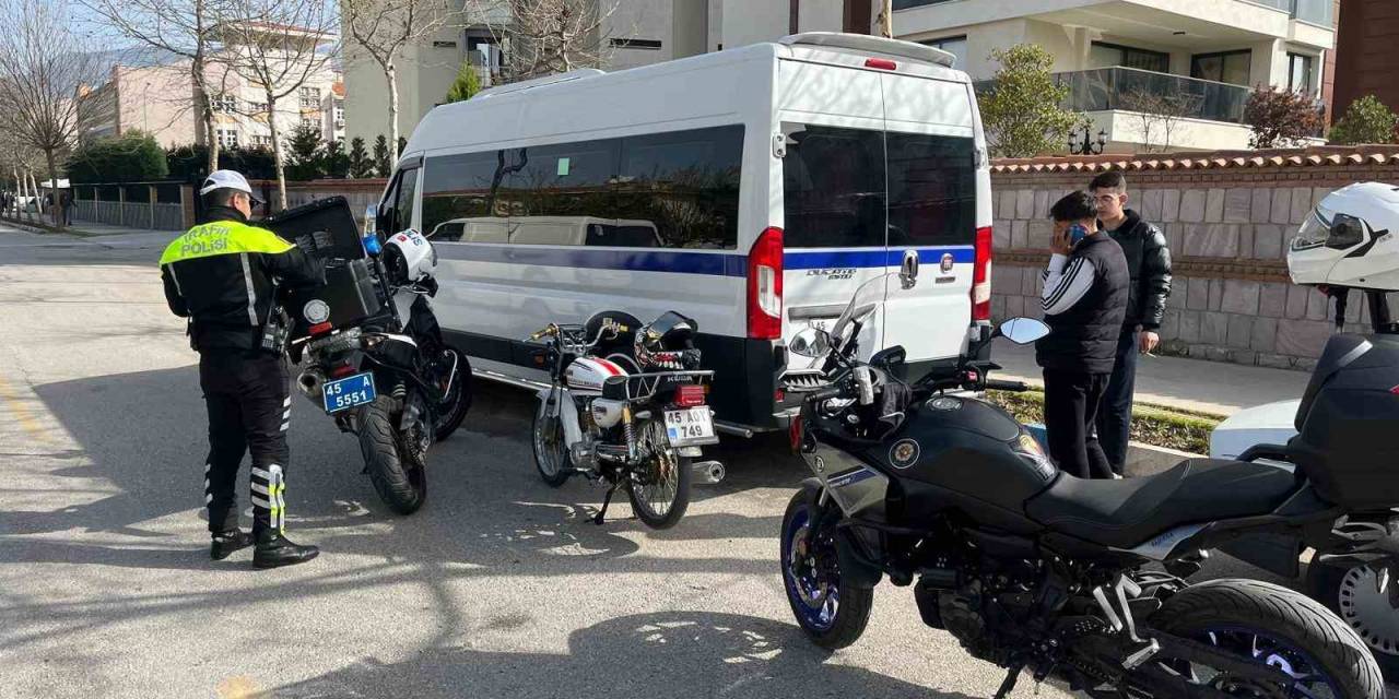 Emniyetten Okul Önlerinde Motosiklet Denetimi