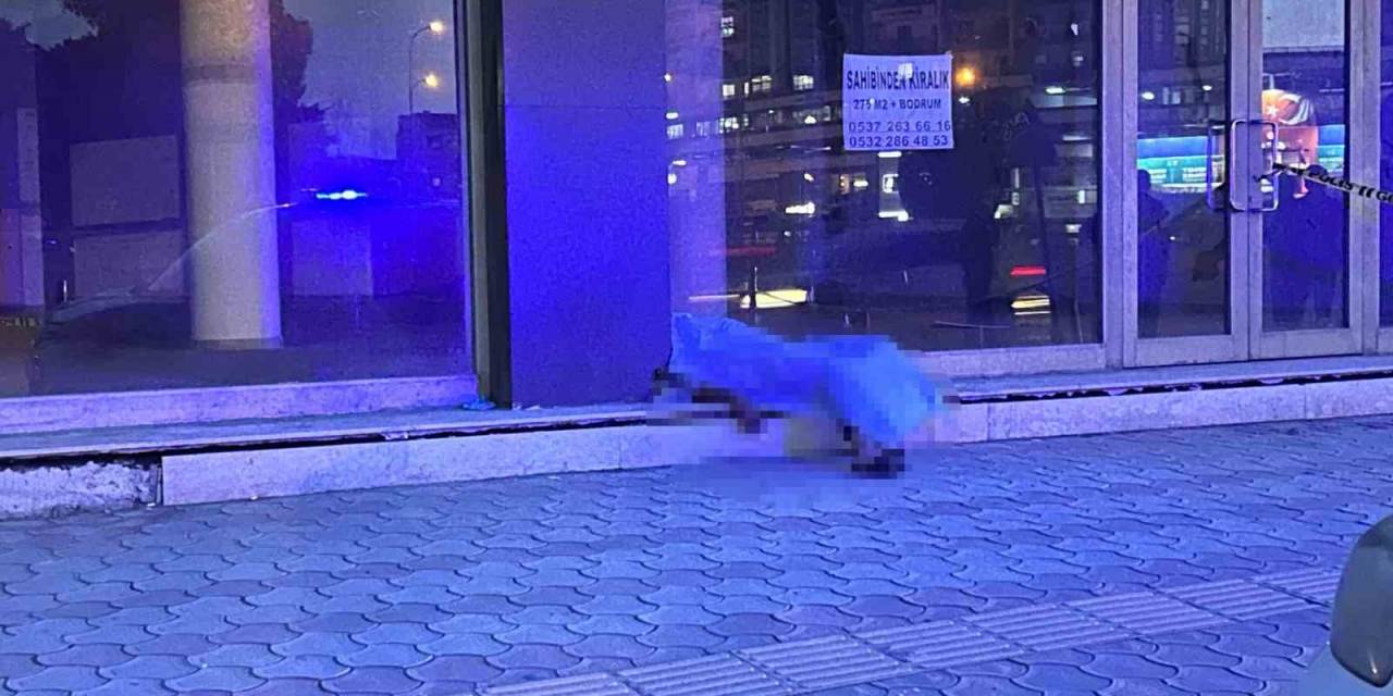 Hatay’da Bir Kişi Kaldırımda Ölü Bulundu