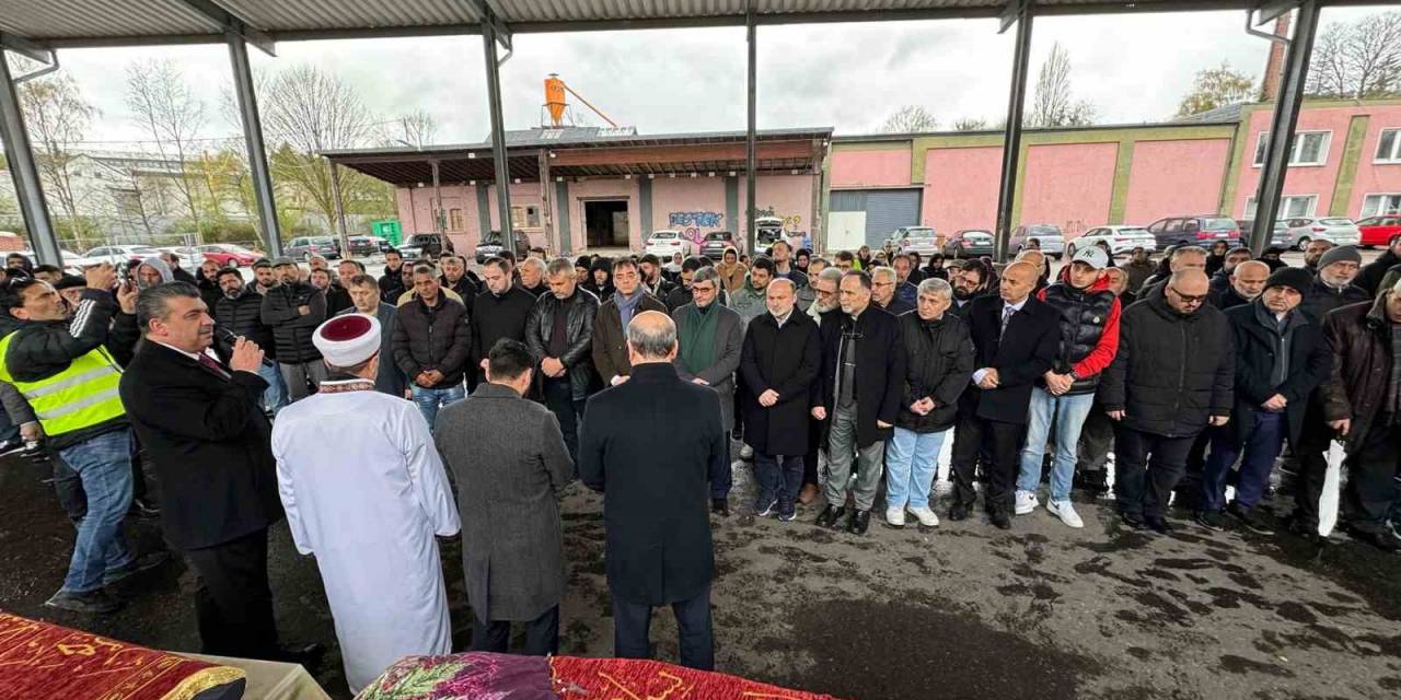 Solingen Kurbanları İçin Cenaze Töreni Düzenlendi
