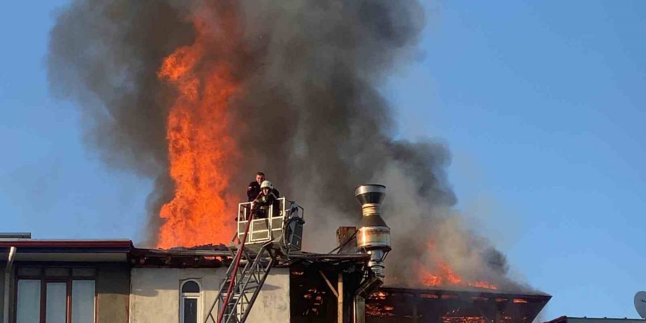 Tokat’taki Ev Yangını Dron İle Görüntülendi