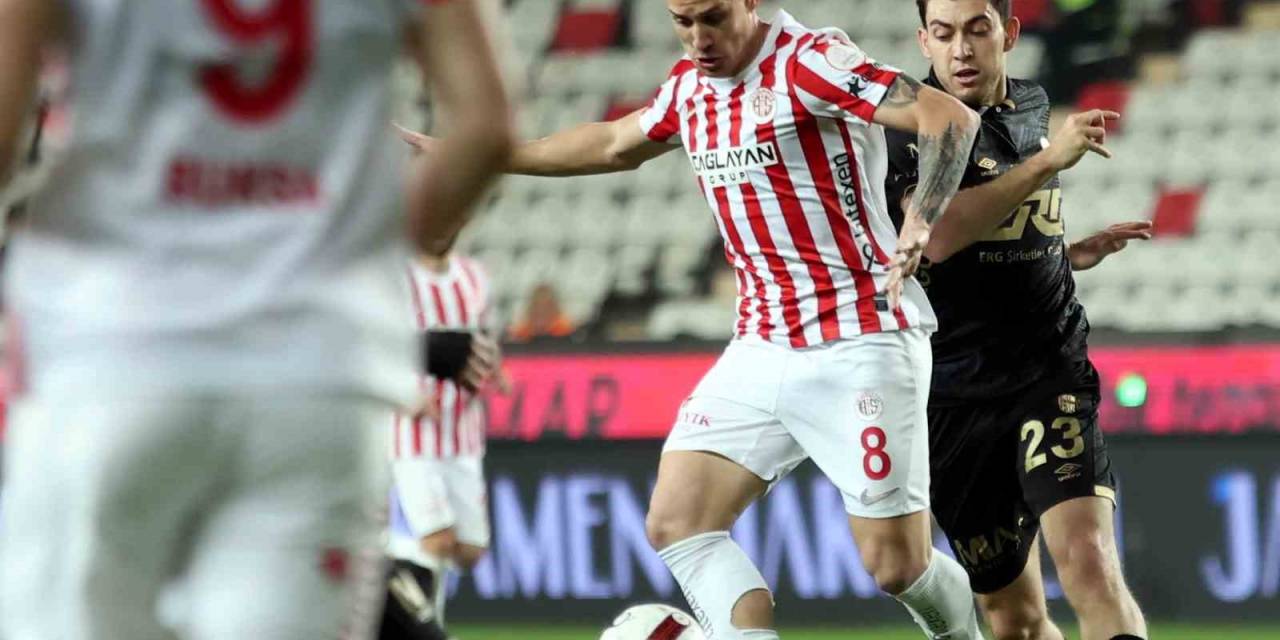 Trendyol Süper Lig: Antalyaspor: 1 - Mke Ankaragücü: 0 (İlk Yarı)