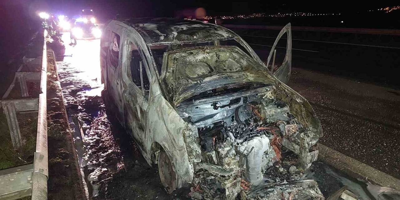 Kahramanmaraş’ta Seyir Halindeki Araç Yandı