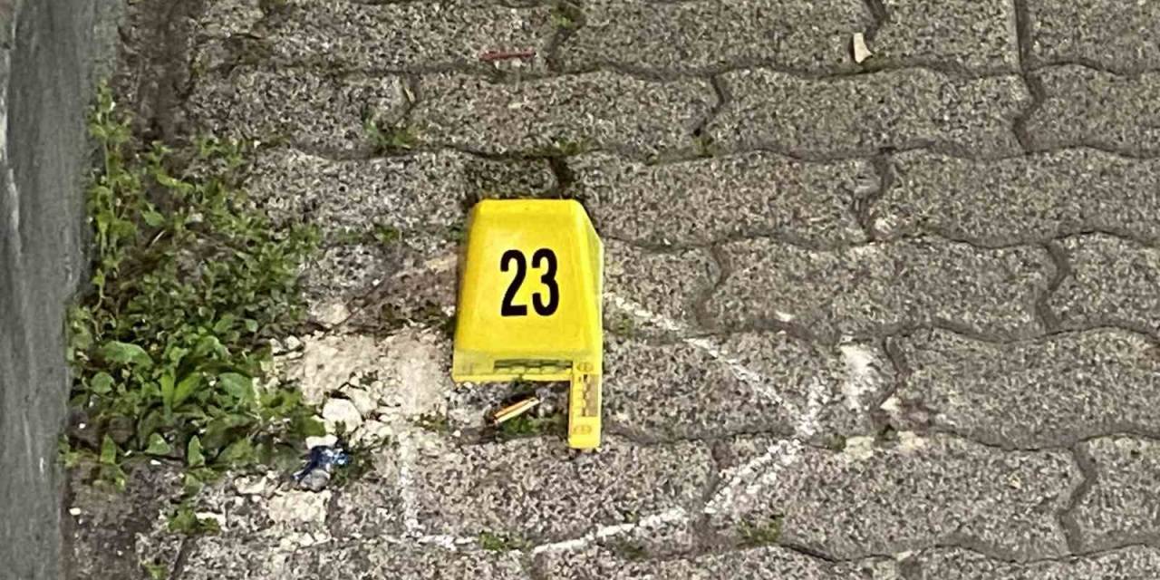 Küçükçekmece’de Uzun Namlulu Silahlarla Otele Saldırı: Kurşunlar Yoldan Geçen Metrobüse İsabet Etti