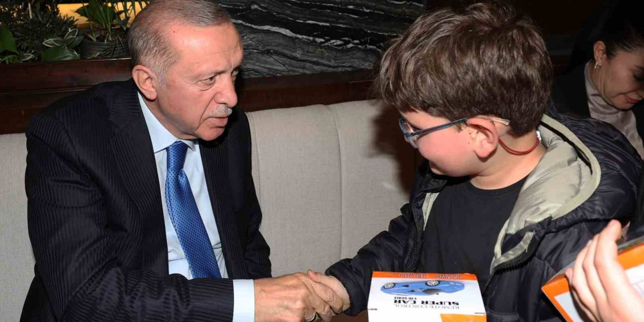 Cumhurbaşkanı Erdoğan, Gençlerle Bir Araya Geldi