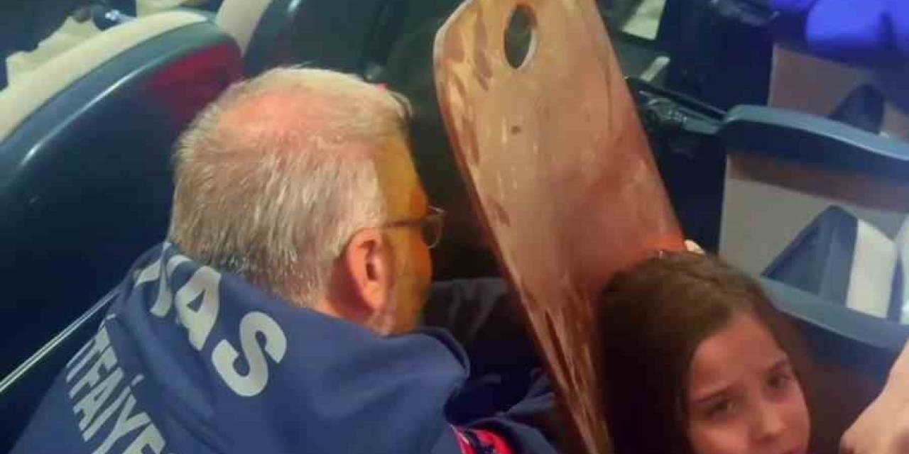 Katlanır Koltuk Arasına Sıkışan Çocuğu İtfaiye Ekipleri Böyle Kurtardı