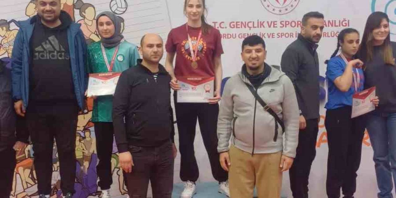 Okul Sporları Bilek Güreşi Şampiyonu İlayda Malkoç Oldu