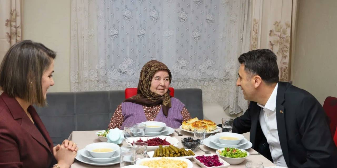 Şehit Ailesinin İftar Sofrasına Misafir Oldu