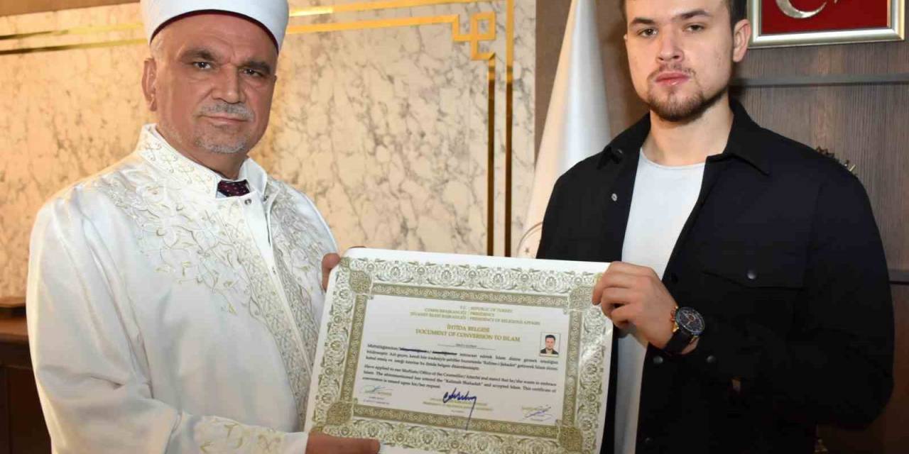 Kazakistanlı Üniversite Öğrencisi Müslüman Oldu